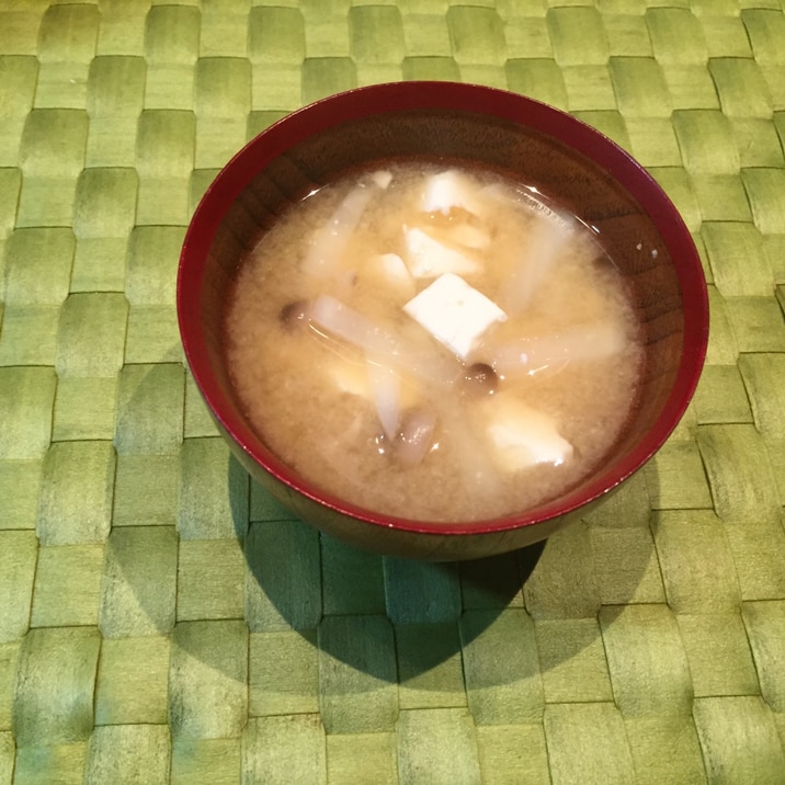 大根としめじと豆腐のお味噌汁